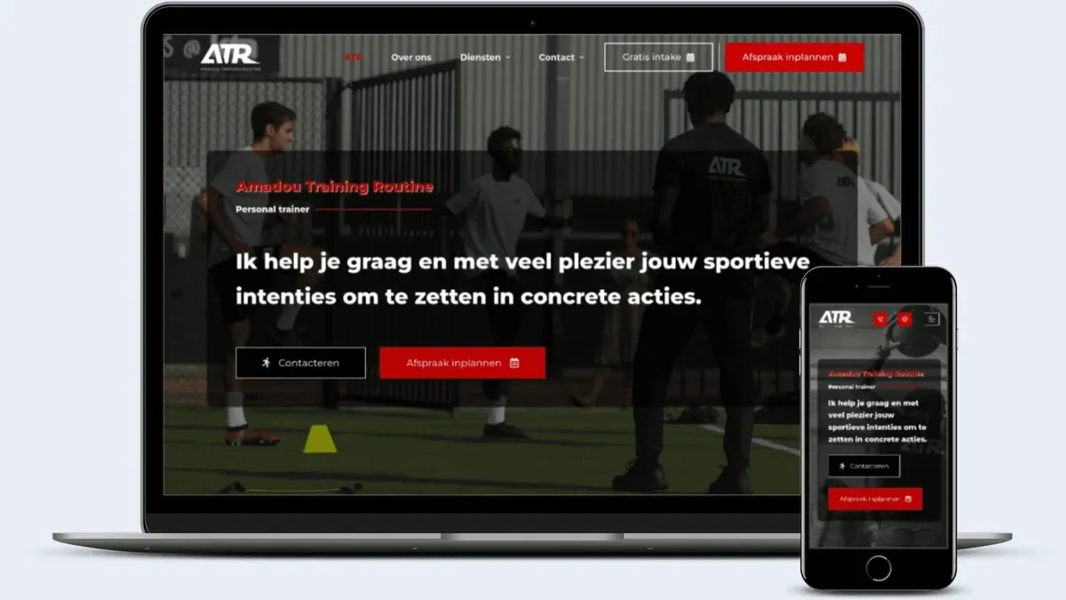 Een laptop en een smartphone tonen de website van Amadou Training Routine, een personal trainer, met een knop om een afspraak in te plannen