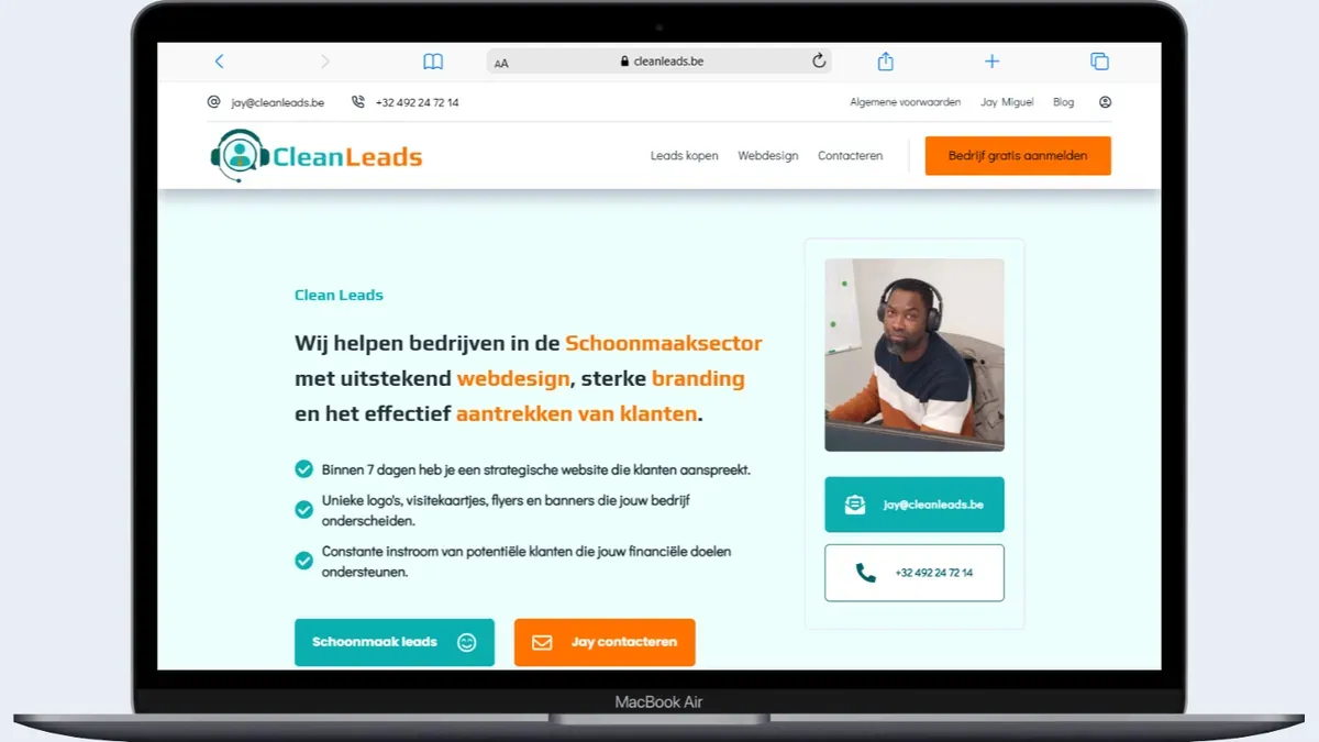 Mockup do site Clean Leads, a página inicial em um notebook