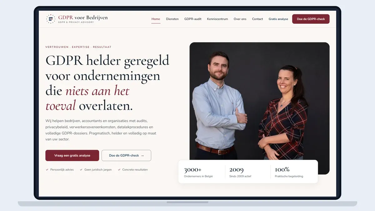 Captura de tela da página inicial do GDPR voor Bedrijven em uma moldura de notebook