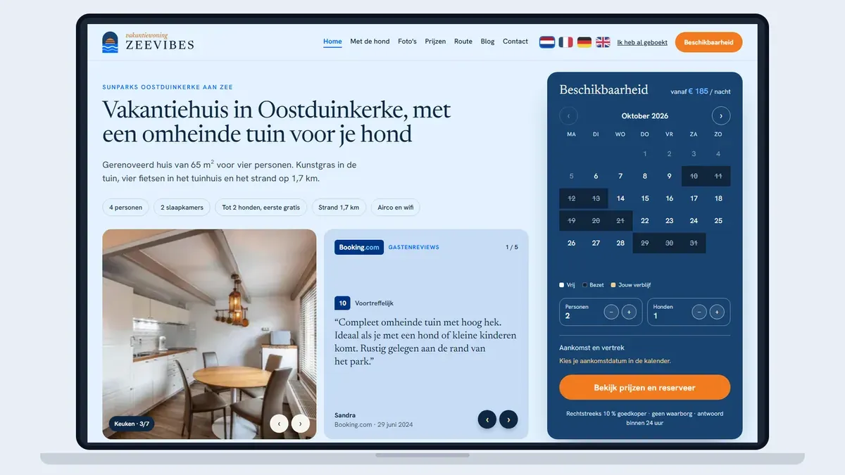 Een laptop toont de website van Vakantiewoning Zeevibes in Oostduinkerke met een beschikbaarheidskalender